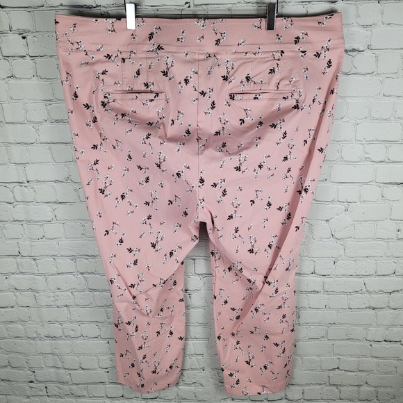 LANE BRYANT | The Allie floral stretch cropped pants - Picture 3 of 7